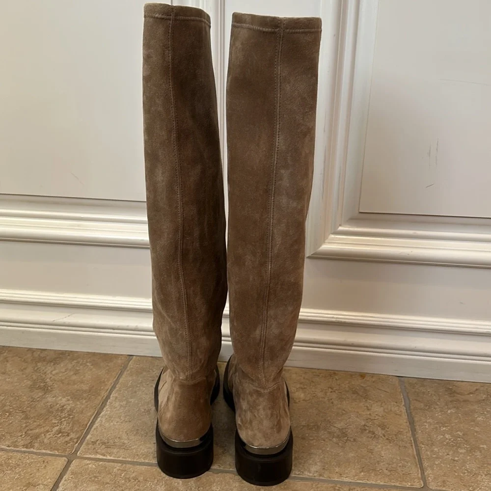 New STUART WEITZMAN Suede Boots. Khaki. Size 9.